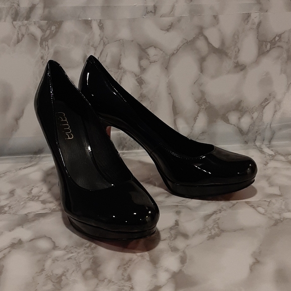 Carma Black Pumps - Picture 2 of 4